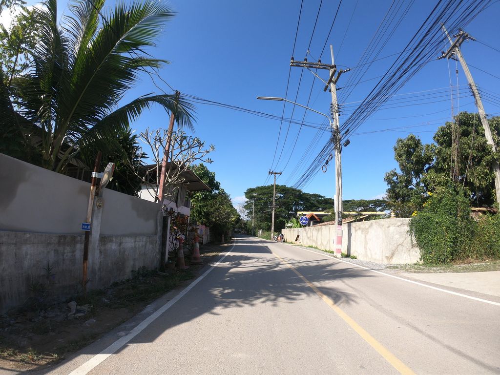 ภาพถนนตรงที่ My Blue Cafe ตั้งอยู่ ถ่ายโดย chanuwath_grab พ.ศ. 2562 (2019) · A street-level view of where My Blue Cafe stands, by chanuwath_grab in 2562 (2019)