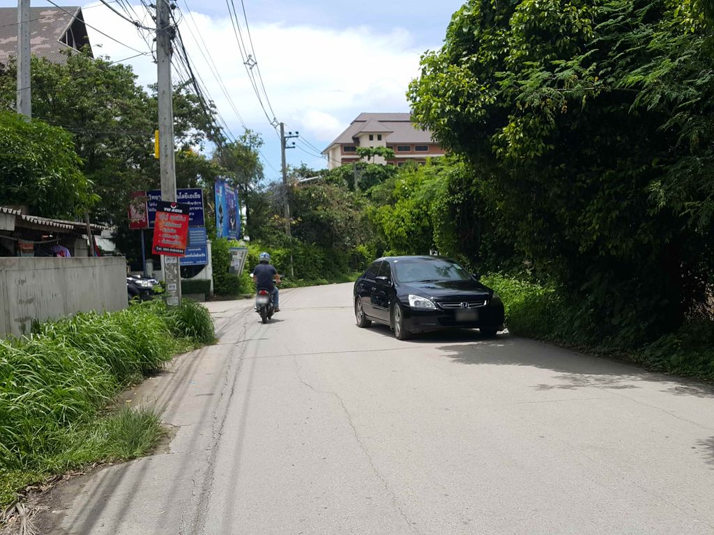 ภาพถนนตรงที่ แจ่วฮ้อน หนองหอย ตั้งอยู่ ถ่ายโดย jrcarlsen พ.ศ. 2558 (2015) · A street-level view of where แจ่วฮ้อน หนองหอย · Chaeohon Nong Hoi stands, by jrcarlsen in 2558 (2015)
