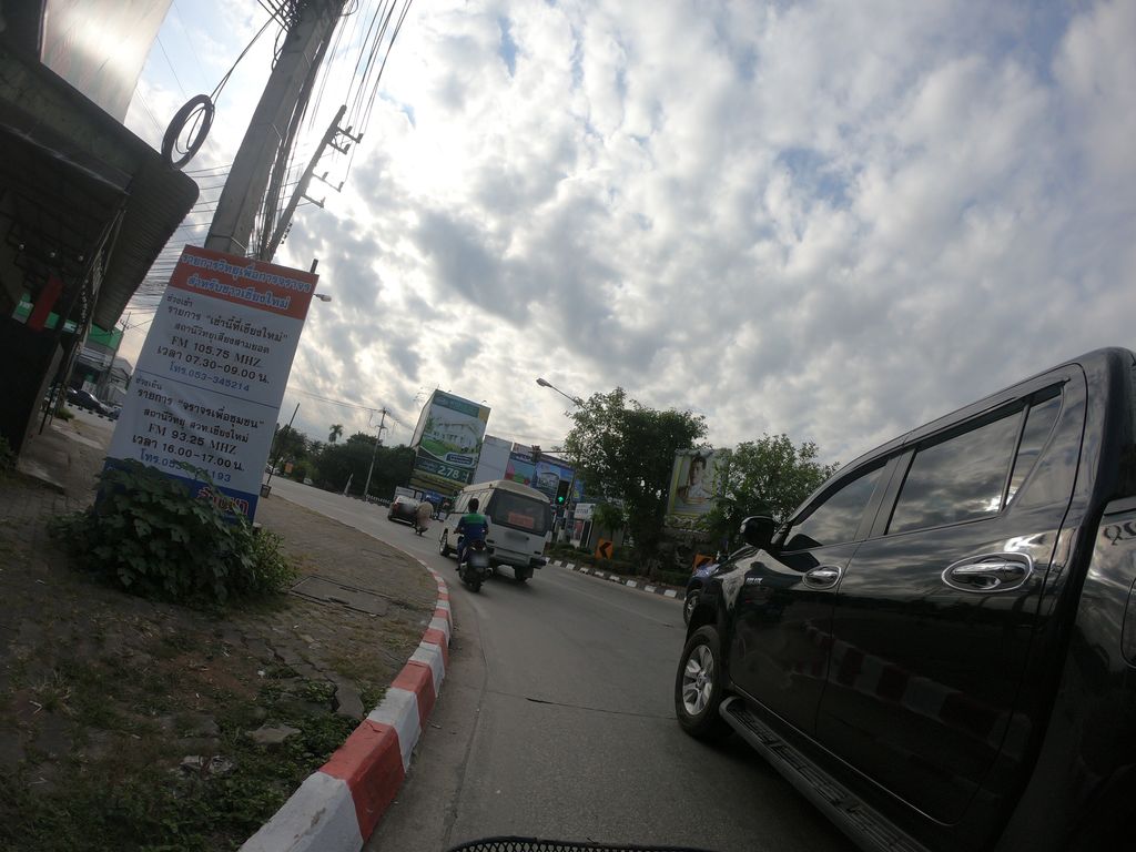 ภาพถนนตรงที่ หม่าล่าเด้าลิ้น กาดสามแยก ตั้งอยู่ ถ่ายโดย chanuwath_grab พ.ศ. 2562 (2019) · A street-level view of where หม่าล่าเด้าลิ้น กาดสามแยก · Mala Dao Lin Kat Samyaek stands, by chanuwath_grab in 2562 (2019)