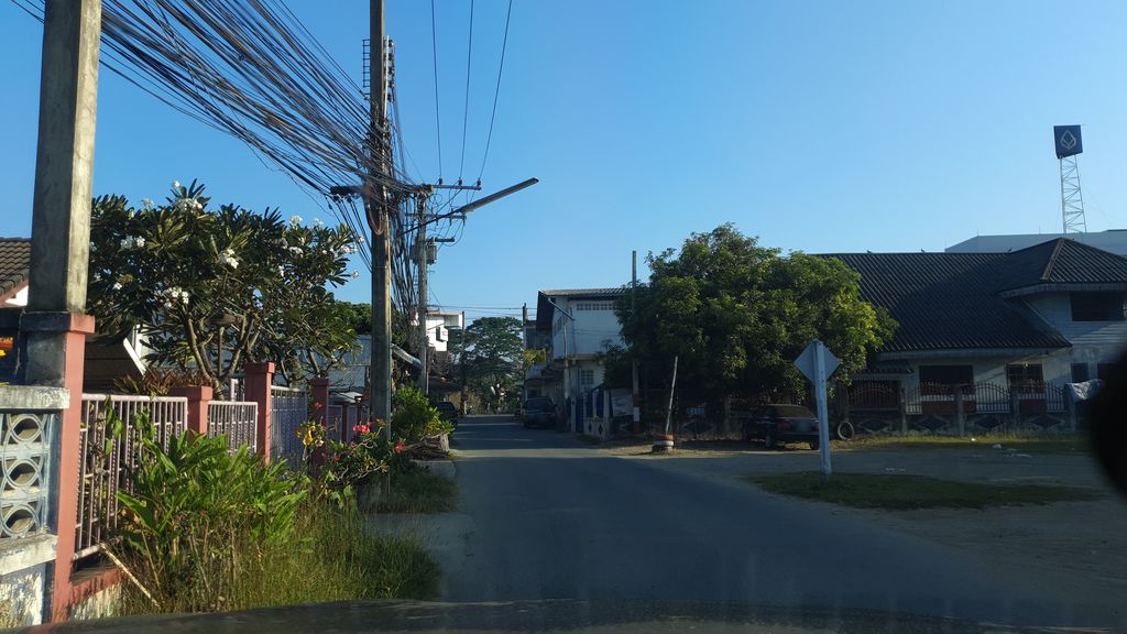 ภาพถนนตรงที่ TBA ตบะ ตั้งอยู่ ถ่ายโดย jrcarlsen พ.ศ. 2562 (2019) · A street-level view of where TBA ตบะ stands, by jrcarlsen in 2562 (2019)