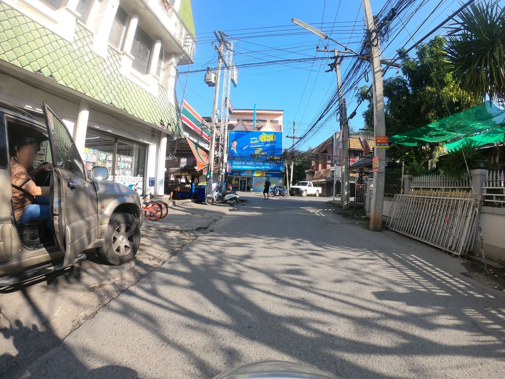 ภาพถนนตรงที่ Daisuki Massage by Lolita ตั้งอยู่ ถ่ายโดย chanuwath_grab พ.ศ. 2562 (2019) · A street-level view of where Daisuki Massage by Lolita stands, by chanuwath_grab in 2562 (2019)
