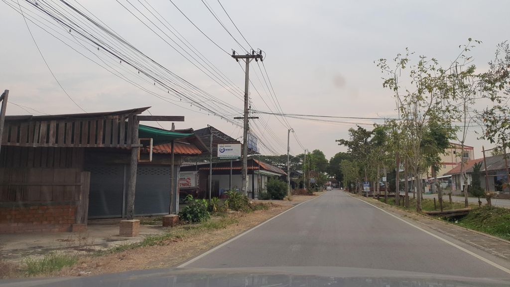 ภาพถนนตรงที่ Iron-Wood Shop ตั้งอยู่ ถ่ายโดย jrcarlsen พ.ศ. 2565 (2022) · A street-level view of where Iron-Wood Shop stands, by jrcarlsen in 2565 (2022)