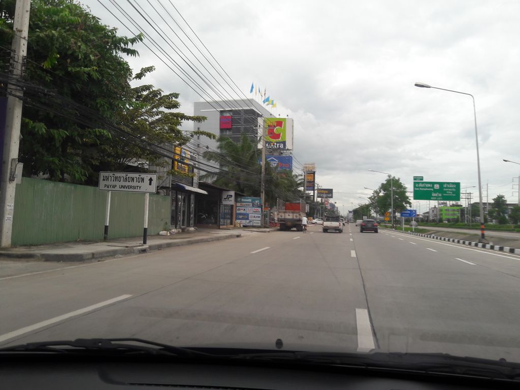 ภาพถนนตรงที่ Quick Lane Chiang Mai ศูนย์บริการยางและรถยนต์ ตั้งอยู่ ถ่ายโดย superbate พ.ศ. 2561 (2018) · A street-level view of where Quick Lane Chiang Mai ศูนย์บริการยางและรถยนต์ stands, by superbate in 2561 (2018)