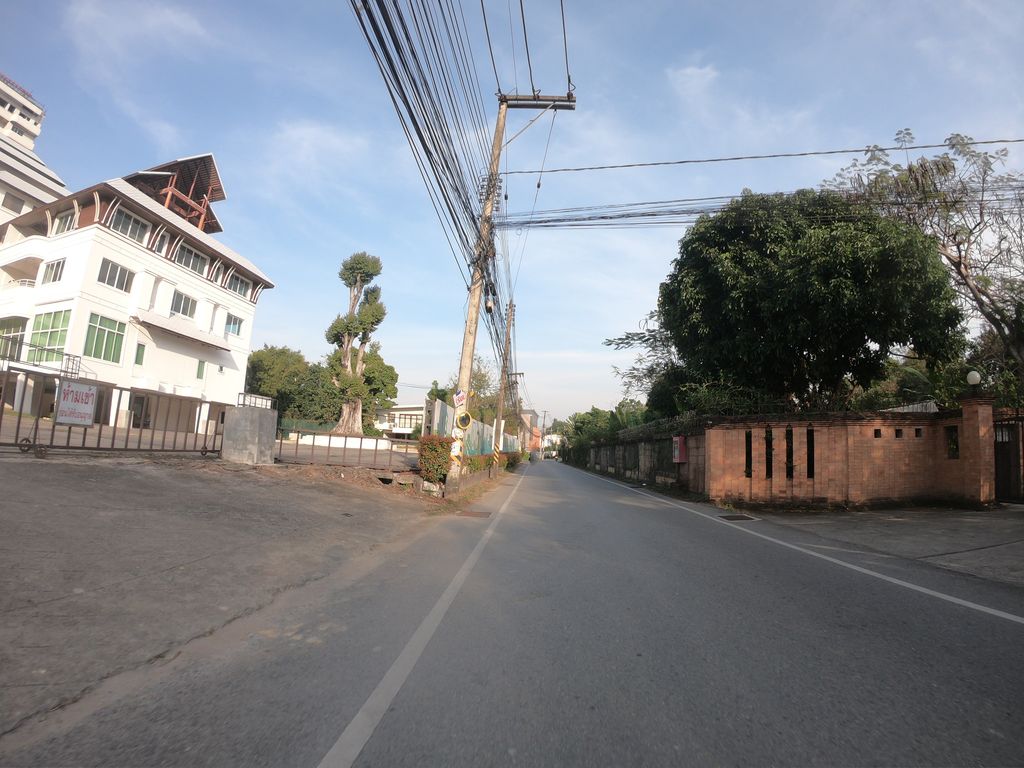 ภาพถนนตรงที่ The Star Palace Condominium ตั้งอยู่ ถ่ายโดย chanuwath_grab พ.ศ. 2562 (2019) · A street-level view of where The Star Palace Condominium stands, by chanuwath_grab in 2562 (2019)