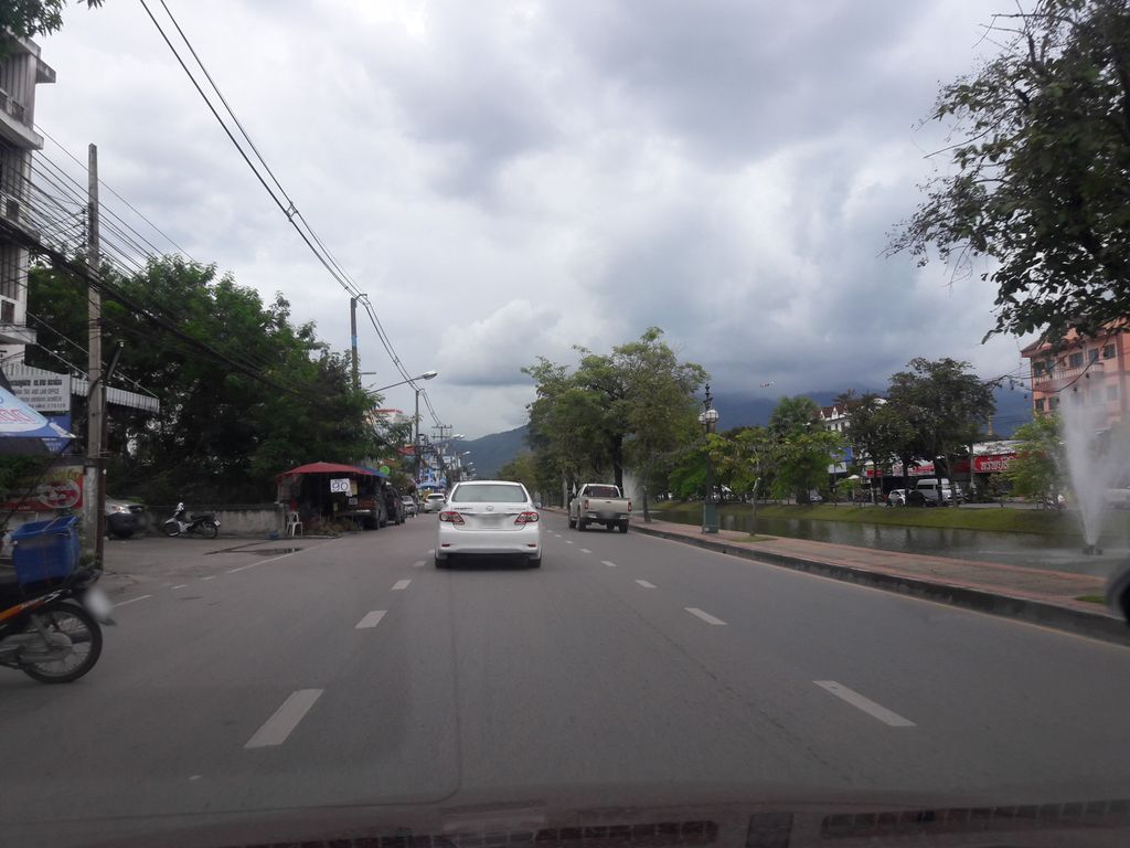 ภาพถนนตรงที่ อุดรรสเด็ด ตั้งอยู่ ถ่ายโดย ratchaphat พ.ศ. 2561 (2018) · A street-level view of where อุดรรสเด็ด · Udrarotdet stands, by ratchaphat in 2561 (2018)
