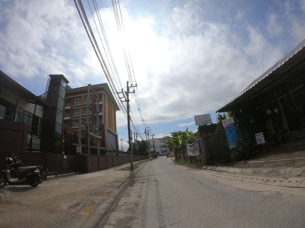 ภาพถนนตรงที่ พ่อสม โฮมสเตย์ Porsom Homestay ตั้งอยู่ ถ่ายโดย chanuwath_grab พ.ศ. 2562 (2019) · A street-level view of where พ่อสม โฮมสเตย์ Porsom Homestay stands, by chanuwath_grab in 2562 (2019)