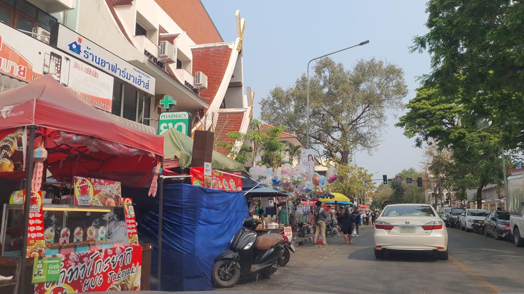 ภาพถนนตรงที่ ร้านAroy-D พระปกเกล้า ตั้งอยู่ ถ่ายโดย jrcarlsen พ.ศ. 2566 (2023) · A street-level view of where ร้านAroy-D พระปกเกล้า stands, by jrcarlsen in 2566 (2023)