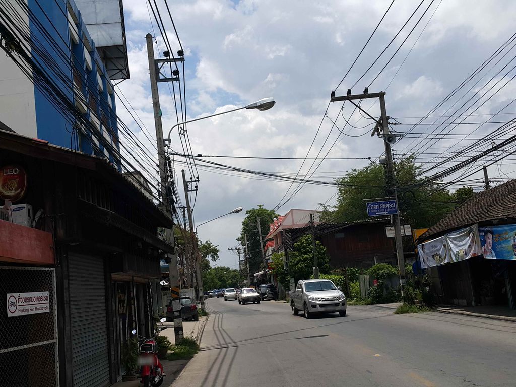 ภาพถนนตรงที่ Prakanev ตั้งอยู่ ถ่ายโดย jrcarlsen พ.ศ. 2558 (2015) · A street-level view of where Prakanev stands, by jrcarlsen in 2558 (2015)