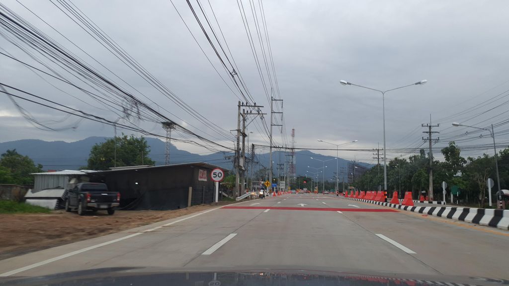 ภาพถนนตรงที่ Sangsawan Resort & Spa Chiangmai ตั้งอยู่ ถ่ายโดย jrcarlsen พ.ศ. 2564 (2021) · A street-level view of where Sangsawan Resort & Spa Chiangmai stands, by jrcarlsen in 2564 (2021)