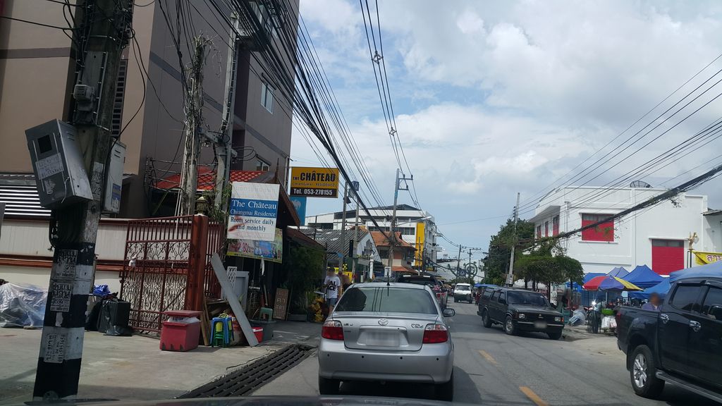 ภาพถนนตรงที่ Smile Motorbike and Car Rental ตั้งอยู่ ถ่ายโดย jrcarlsen พ.ศ. 2560 (2017) · A street-level view of where Smile Motorbike and Car Rental stands, by jrcarlsen in 2560 (2017)