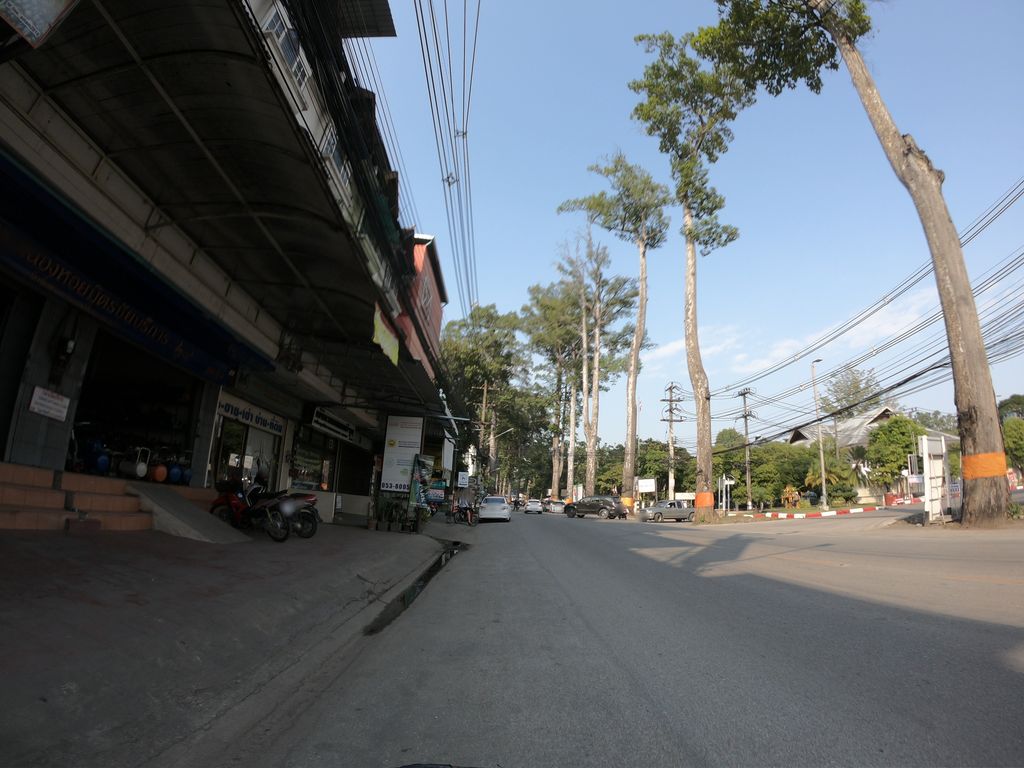 ภาพถนนตรงที่ The Peak Adventure Tour ตั้งอยู่ ถ่ายโดย chanuwath_grab พ.ศ. 2562 (2019) · A street-level view of where The Peak Adventure Tour stands, by chanuwath_grab in 2562 (2019)