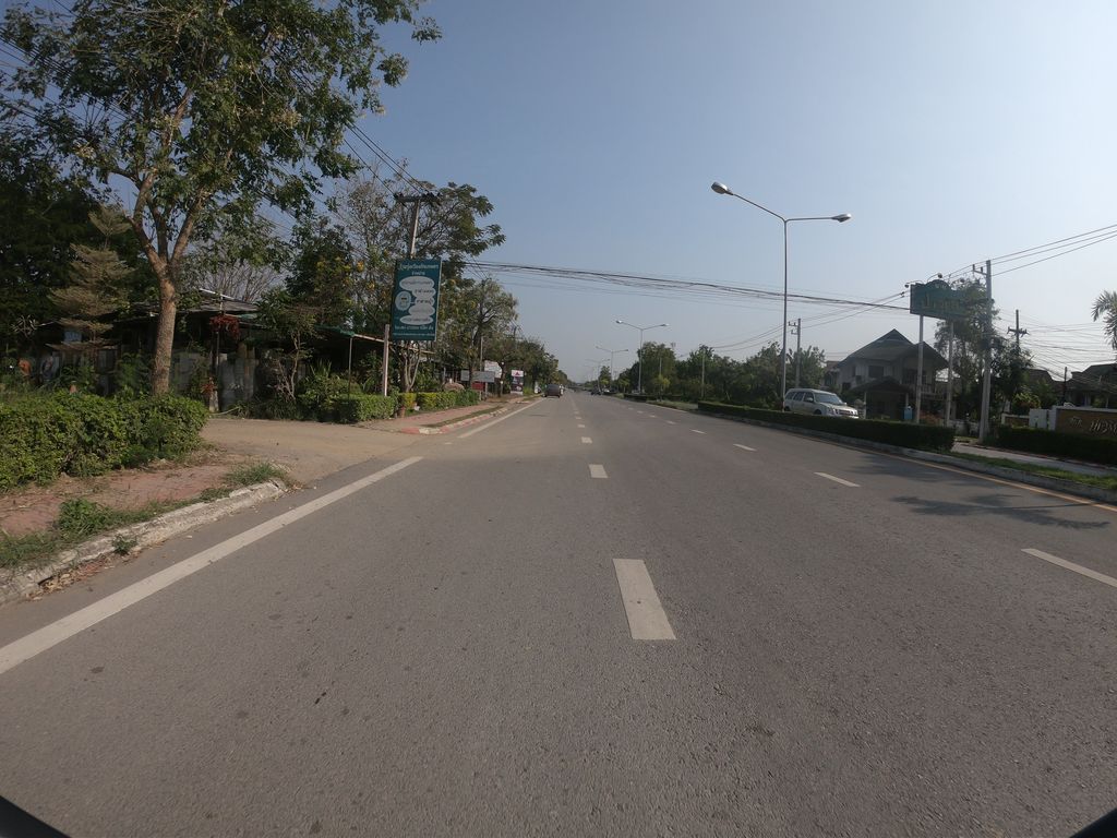ภาพถนนตรงที่ Salt & Light x Prae.Riss ตั้งอยู่ ถ่ายโดย chanuwath_grab พ.ศ. 2562 (2019) · A street-level view of where Salt & Light x Prae.Riss stands, by chanuwath_grab in 2562 (2019)