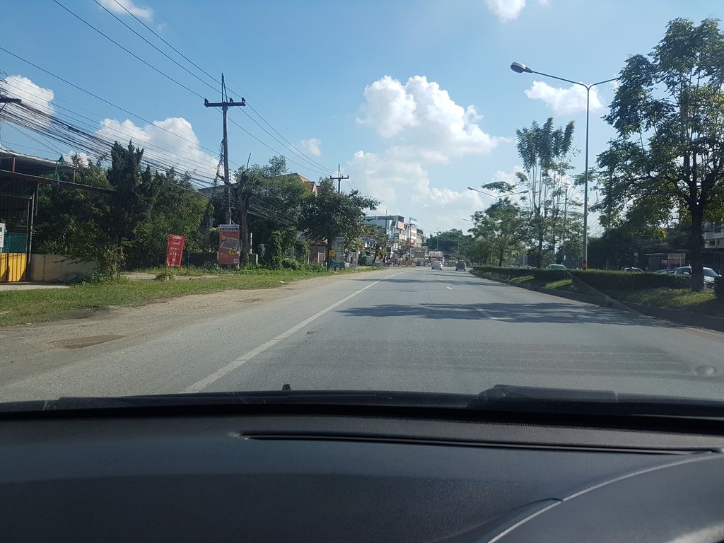 ภาพถนนตรงที่ JP Smart clean ล้างรถหยอดเหรียญ ตั้งอยู่ ถ่ายโดย ekkarin พ.ศ. 2561 (2018) · A street-level view of where JP Smart clean ล้างรถหยอดเหรียญ stands, by ekkarin in 2561 (2018)