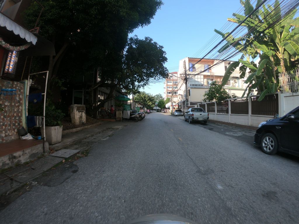ภาพถนนตรงที่ Fairy Eyelashes Lash & Nail ตั้งอยู่ ถ่ายโดย chanuwath_grab พ.ศ. 2562 (2019) · A street-level view of where Fairy Eyelashes Lash & Nail stands, by chanuwath_grab in 2562 (2019)