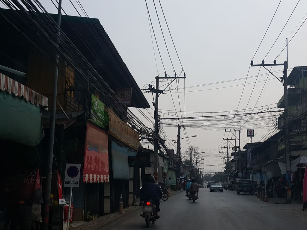 ภาพถนนตรงที่ เจไอโมบาย ตั้งอยู่ ถ่ายโดย jrcarlsen พ.ศ. 2559 (2016) · A street-level view of where เจไอโมบาย · J Ai Mobile stands, by jrcarlsen in 2559 (2016)