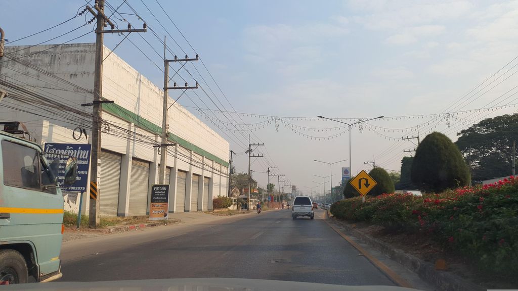ภาพถนนตรงที่ โรงพยาบาลสัตว์แฮปปี้ ตั้งอยู่ ถ่ายโดย jrcarlsen พ.ศ. 2566 (2023) · A street-level view of where โรงพยาบาลสัตว์แฮปปี้ · Sat Happy Hospital stands, by jrcarlsen in 2566 (2023)