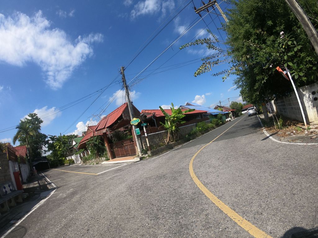 ภาพถนนตรงที่ KAEN Coffee ตั้งอยู่ ถ่ายโดย chanuwath_grab พ.ศ. 2562 (2019) · A street-level view of where KAEN Coffee stands, by chanuwath_grab in 2562 (2019)