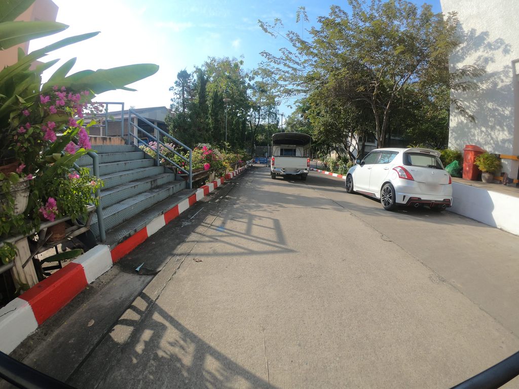 ภาพถนนตรงที่ ศูนย์สุขภาพจิตที่๑๐ เชียงใหม่ ตั้งอยู่ ถ่ายโดย chanuwath_grab พ.ศ. 2562 (2019) · A street-level view of where ศูนย์สุขภาพจิตที่๑๐ เชียงใหม่ · Sukkhaphap Chit Thi Chiang Mai Centre stands, by chanuwath_grab in 2562 (2019)
