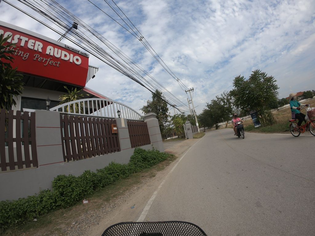 ภาพถนนตรงที่ Pro Master Audio ตั้งอยู่ ถ่ายโดย chanuwath_grab พ.ศ. 2562 (2019) · A street-level view of where Pro Master Audio stands, by chanuwath_grab in 2562 (2019)