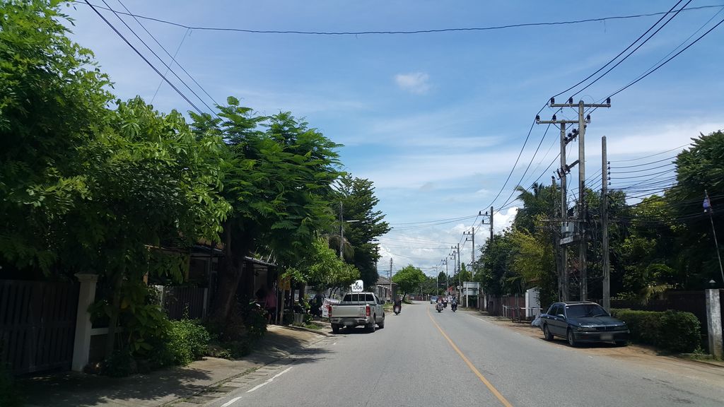 ภาพถนนตรงที่ โคริ สตูดิโอ แทททู ตั้งอยู่ ถ่ายโดย jrcarlsen พ.ศ. 2559 (2016) · A street-level view of where โคริ สตูดิโอ แทททู · Khro Studio Thaetthu stands, by jrcarlsen in 2559 (2016)