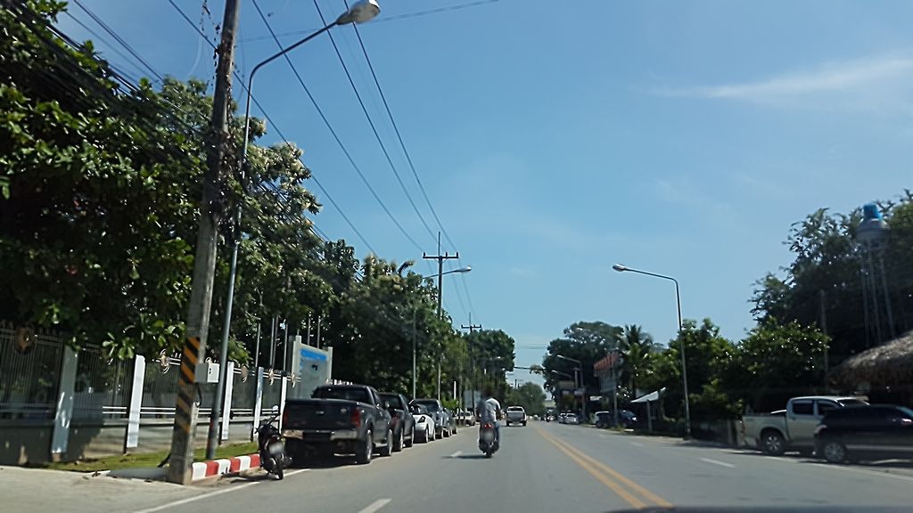 ภาพถนนตรงที่ สำนักงานป้องกันและปราบปรามยาเสพติดภาค 5 ตั้งอยู่ ถ่ายโดย ekkarin พ.ศ. 2559 (2016) · A street-level view of where สำนักงานป้องกันและปราบปรามยาเสพติดภาค 5 · Samnak Nganpongkan Lae Prappram Yaseptit Phak 5 stands, by ekkarin in 2559 (2016)