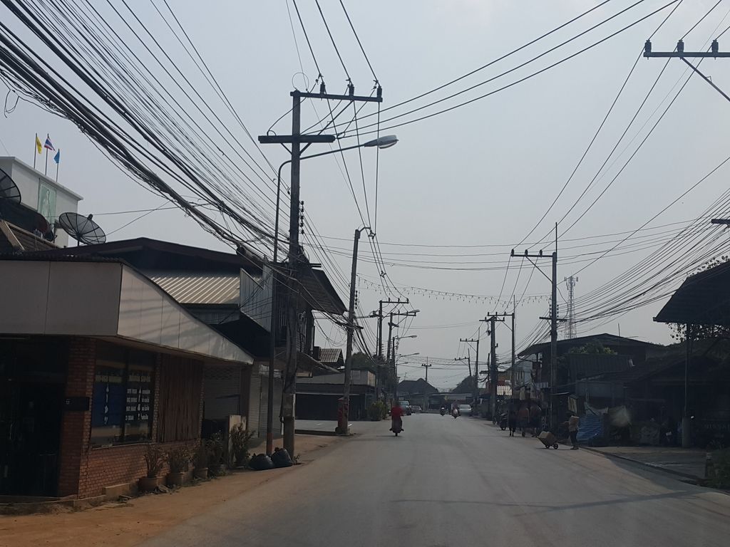 ภาพถนนตรงที่ โรงแรมเชียงดาว อินน์ ตั้งอยู่ ถ่ายโดย jrcarlsen พ.ศ. 2559 (2016) · A street-level view of where โรงแรมเชียงดาว อินน์ · Chiang Dao Inn Hotel stands, by jrcarlsen in 2559 (2016)