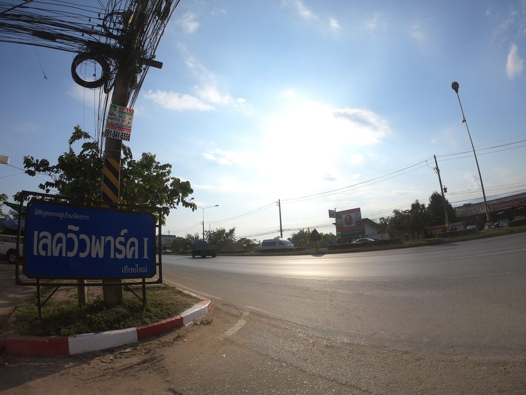 ภาพถนนตรงที่ Minimal studio - สักคิ้ว สักปาก ปรึกษาศัลยกรรมความงาม เชียงใหม่ ตั้งอยู่ ถ่ายโดย chanuwath_grab พ.ศ. 2562 (2019) · A street-level view of where Minimal studio - สักคิ้ว สักปาก ปรึกษาศัลยกรรมความงาม เชียงใหม่ stands, by chanuwath_grab in 2562 (2019)