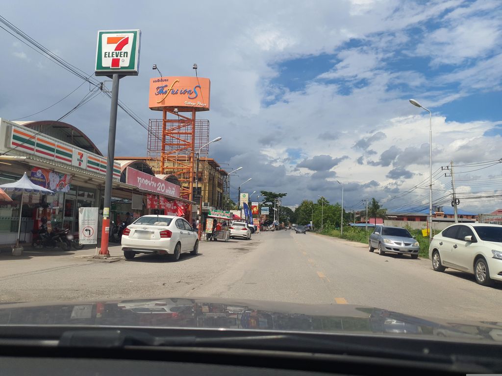 ภาพถนนตรงที่ ต.สะเต๊ะ ตั้งอยู่ ถ่ายโดย jrcarlsen พ.ศ. 2566 (2023) · A street-level view of where ต.สะเต๊ะ · Ta.sate stands, by jrcarlsen in 2566 (2023)