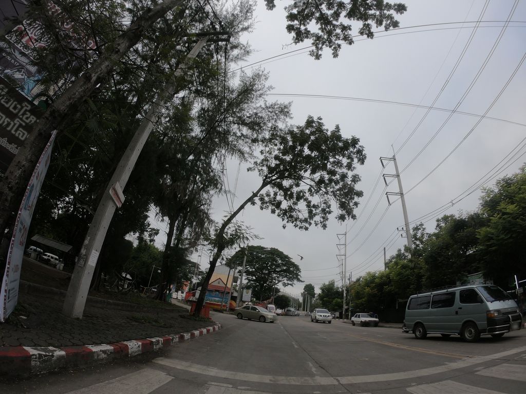 ภาพถนนตรงที่ ร้านสหเฟอร์นิเจอร์ ตั้งอยู่ ถ่ายโดย chanuwath_grab พ.ศ. 2562 (2019) · A street-level view of where ร้านสหเฟอร์นิเจอร์ · Ran Saha Furniture stands, by chanuwath_grab in 2562 (2019)