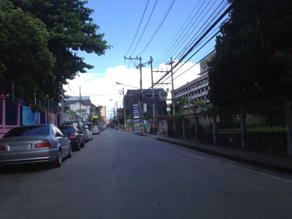 ภาพถนนตรงที่ I.T. North Travel ตั้งอยู่ ถ่ายโดย jimwatana พ.ศ. 2558 (2015) · A street-level view of where I.T. North Travel stands, by jimwatana in 2558 (2015)