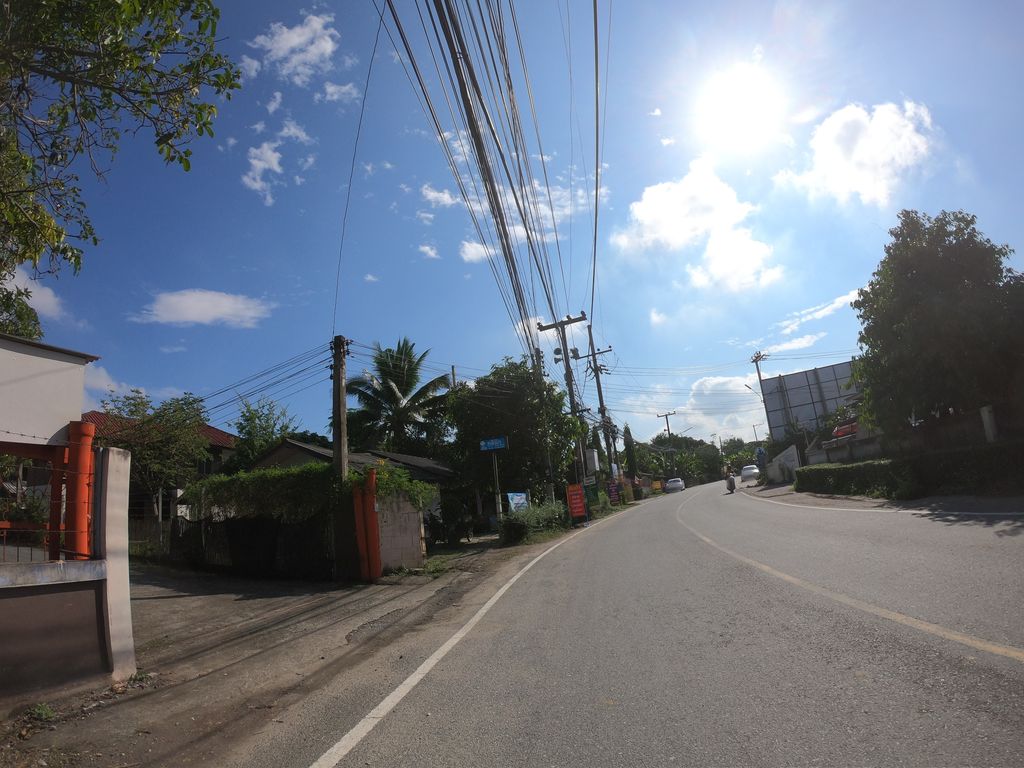 ภาพถนนตรงที่ เก๊าบะม่วง คาเฟ่ ตั้งอยู่ ถ่ายโดย chanuwath_grab พ.ศ. 2562 (2019) · A street-level view of where เก๊าบะม่วง คาเฟ่ · Kaobamuang Café stands, by chanuwath_grab in 2562 (2019)