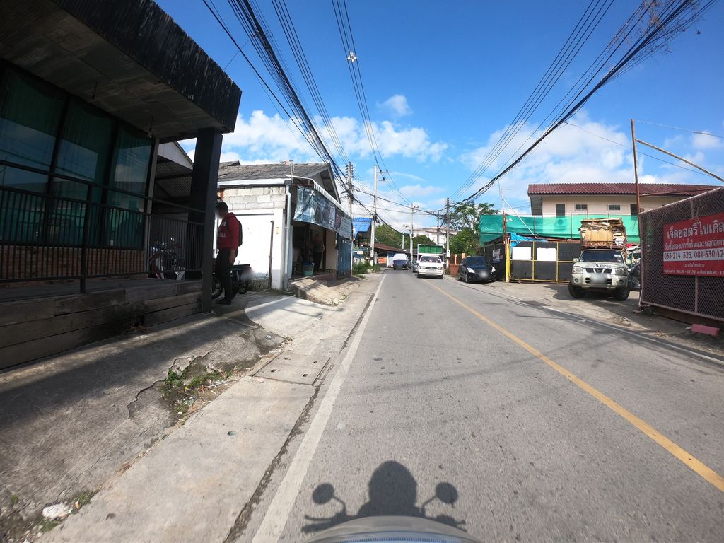ภาพถนนตรงที่ Chaiyovintage7yod ตั้งอยู่ ถ่ายโดย chanuwath_grab พ.ศ. 2562 (2019) · A street-level view of where Chaiyovintage7yod stands, by chanuwath_grab in 2562 (2019)