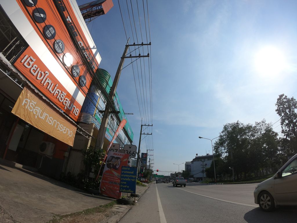 ภาพถนนตรงที่ ศรีสุนทร การยาง ตั้งอยู่ ถ่ายโดย chanuwath_grab พ.ศ. 2562 (2019) · A street-level view of where ศรีสุนทร การยาง · Sisuntha Kanyang stands, by chanuwath_grab in 2562 (2019)