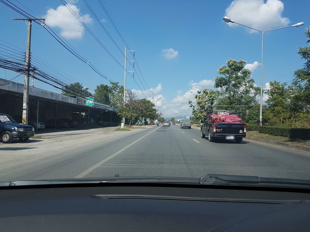 ภาพถนนตรงที่ ชัยเจริญแบตเตอรี่ ตั้งอยู่ ถ่ายโดย ekkarin พ.ศ. 2561 (2018) · A street-level view of where ชัยเจริญแบตเตอรี่ · Chai Charoen Battery stands, by ekkarin in 2561 (2018)