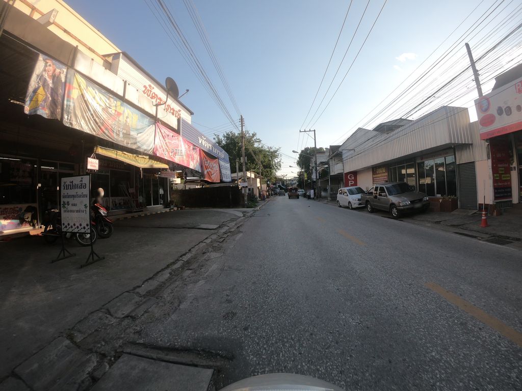 ภาพถนนตรงที่ คืน ความ สุก หมูกระทะ เชียงใหม่ ตั้งอยู่ ถ่ายโดย chanuwath_grab พ.ศ. 2562 (2019) · A street-level view of where คืน ความ สุก หมูกระทะ เชียงใหม่ · Khuen Khwam Suk Mukratha Chiang Mai stands, by chanuwath_grab in 2562 (2019)