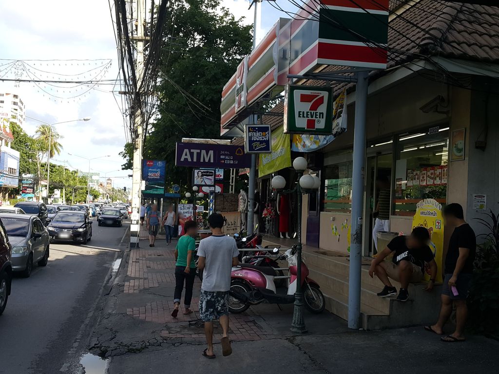 ภาพถนนตรงที่ Prince Nail ตั้งอยู่ ถ่ายโดย jrcarlsen พ.ศ. 2558 (2015) · A street-level view of where Prince Nail stands, by jrcarlsen in 2558 (2015)