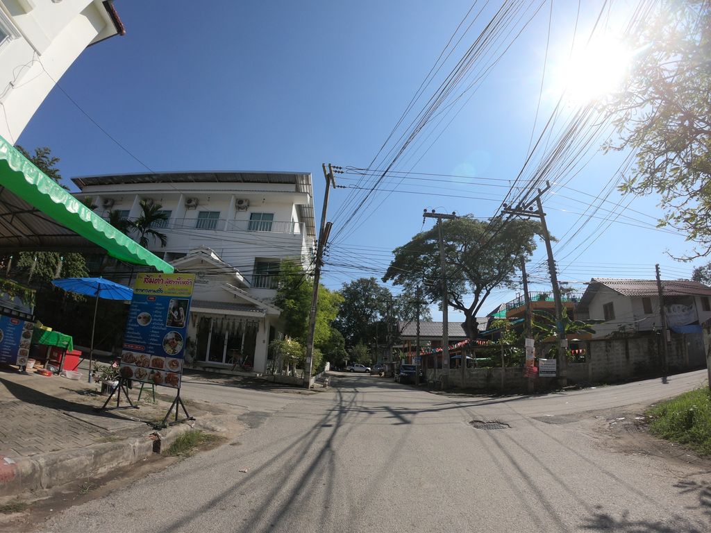 ภาพถนนตรงที่ Jasmine Boutique Hotel ตั้งอยู่ ถ่ายโดย chanuwath_grab พ.ศ. 2562 (2019) · A street-level view of where Jasmine Boutique Hotel stands, by chanuwath_grab in 2562 (2019)