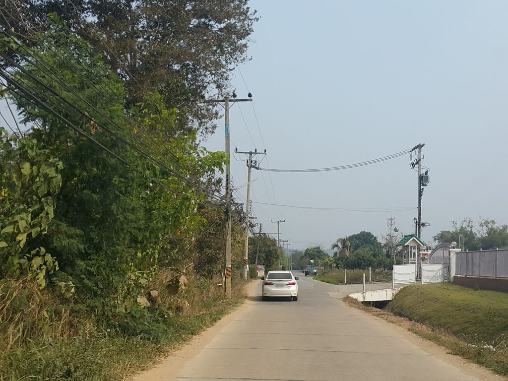 ภาพถนนตรงที่ Kokohome ตั้งอยู่ ถ่ายโดย jrcarlsen พ.ศ. 2559 (2016) · A street-level view of where Kokohome stands, by jrcarlsen in 2559 (2016)