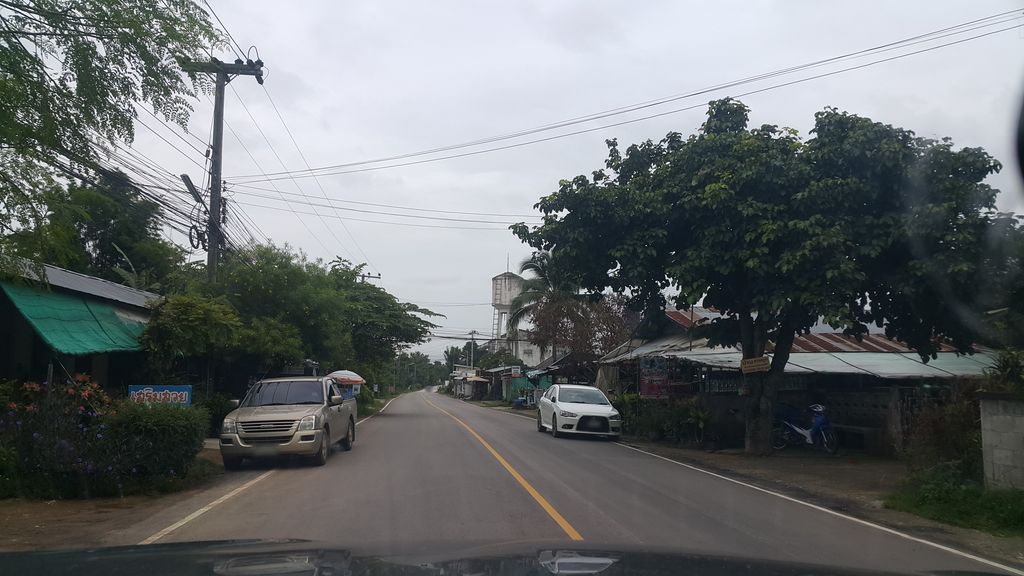 ภาพถนนตรงที่ Cafe zade ตั้งอยู่ ถ่ายโดย jrcarlsen พ.ศ. 2561 (2018) · A street-level view of where Cafe zade stands, by jrcarlsen in 2561 (2018)