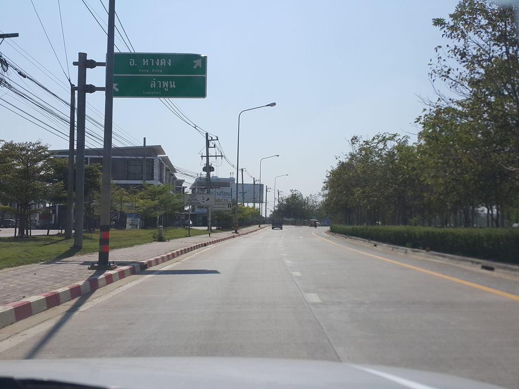 ภาพถนนตรงที่ บ้านแจ่มใสคลินิกเวชกรรม ตั้งอยู่ ถ่ายโดย jrcarlsen พ.ศ. 2558 (2015) · A street-level view of where บ้านแจ่มใสคลินิกเวชกรรม · Ban Chaemsai Clinic Wetkrarom stands, by jrcarlsen in 2558 (2015)