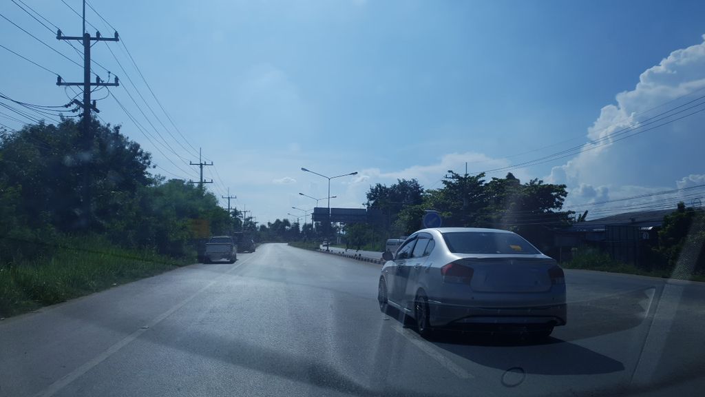 ภาพถนนตรงที่ Fresh Cups Coffee หน้ารพ.สันป่าตอง ตั้งอยู่ ถ่ายโดย silamanee พ.ศ. 2561 (2018) · A street-level view of where Fresh Cups Coffee หน้ารพ.สันป่าตอง stands, by silamanee in 2561 (2018)