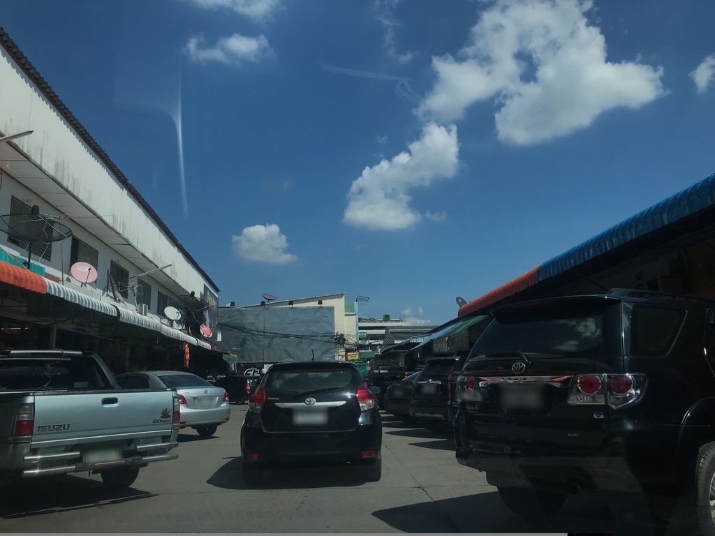 ภาพถนนตรงที่ Nikanya Beauty Studio ตั้งอยู่ ถ่ายโดย prasert พ.ศ. 2561 (2018) · A street-level view of where Nikanya Beauty Studio stands, by prasert in 2561 (2018)