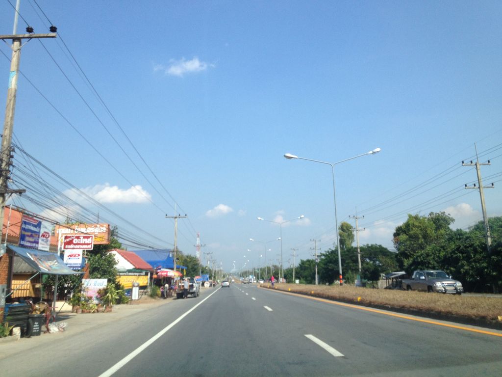ภาพถนนตรงที่ สมัยวินเทจ ตั้งอยู่ ถ่ายโดย jimwatana พ.ศ. 2558 (2015) · A street-level view of where สมัยวินเทจ · Samaiwinthet stands, by jimwatana in 2558 (2015)