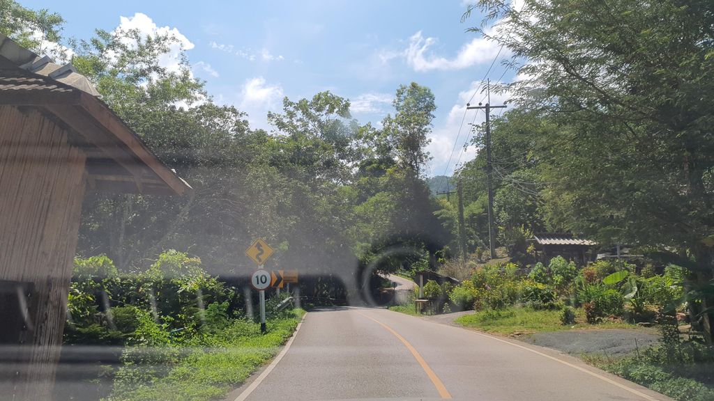 ภาพถนนตรงที่ เดอะมูนคาเฟ่ แอนด์ ริเวอร์ไซด์โฮมสเตย์ The Moon Cafe & Riverside Homestay ตั้งอยู่ ถ่ายโดย jrcarlsen พ.ศ. 2565 (2022) · A street-level view of where เดอะมูนคาเฟ่ แอนด์ ริเวอร์ไซด์โฮมสเตย์ The Moon Cafe & Riverside Homestay stands, by jrcarlsen in 2565 (2022)