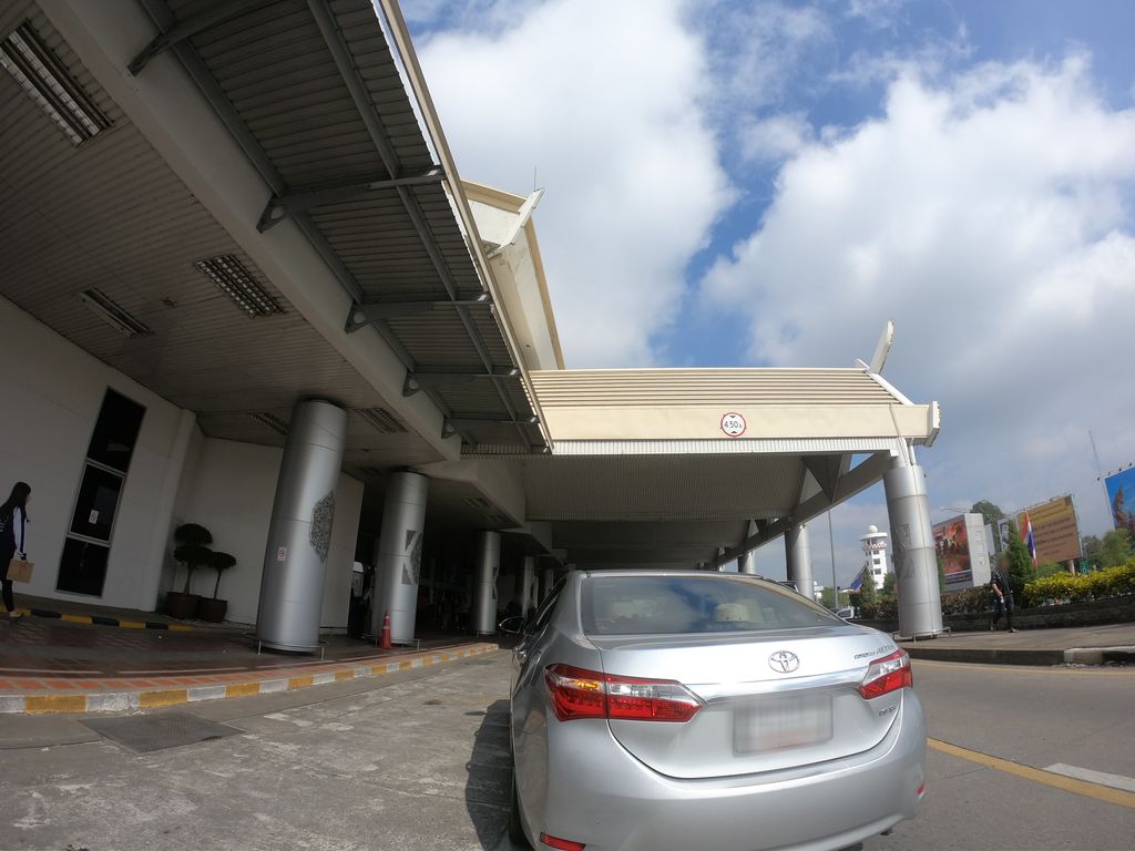 ภาพถนนตรงที่ Hertz Car Rental ตั้งอยู่ ถ่ายโดย chanuwath_grab พ.ศ. 2562 (2019) · A street-level view of where Hertz Car Rental stands, by chanuwath_grab in 2562 (2019)