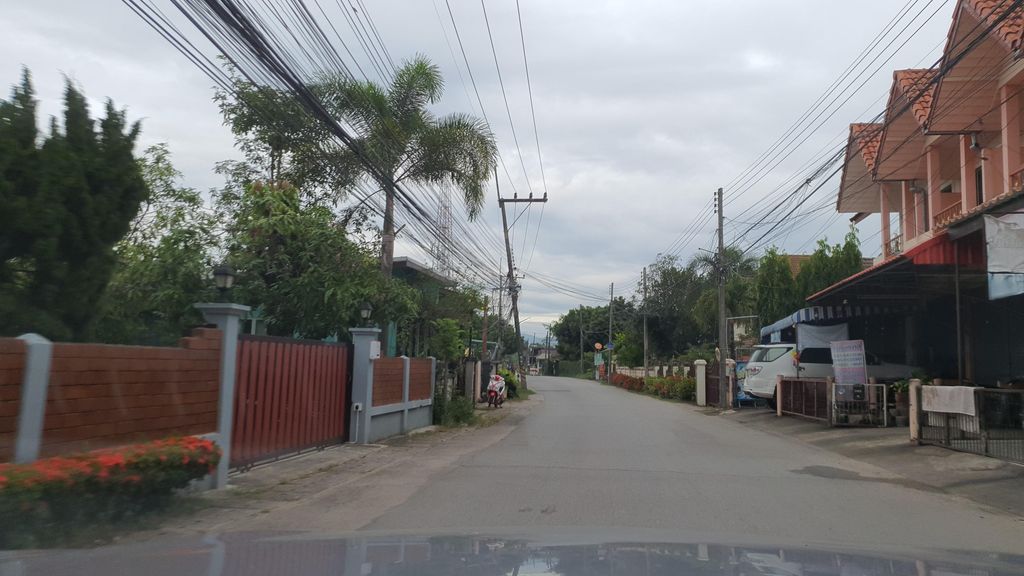 ภาพถนนตรงที่ Hop Chafe ตั้งอยู่ ถ่ายโดย jrcarlsen พ.ศ. 2564 (2021) · A street-level view of where Hop Chafe stands, by jrcarlsen in 2564 (2021)
