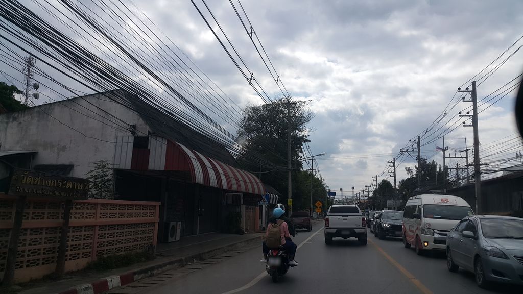 ภาพถนนตรงที่ ลาบปลาป้าจิตร [เข้าร่วมโครงการ ไทยช่วยไทย พลัส] ตั้งอยู่ ถ่ายโดย jrcarlsen พ.ศ. 2561 (2018) · A street-level view of where ลาบปลาป้าจิตร [เข้าร่วมโครงการ ไทยช่วยไทย พลัส] · Lappla Pachit [khao Ruam Khrongkan Thaichuaithai Plus] stands, by jrcarlsen in 2561 (2018)