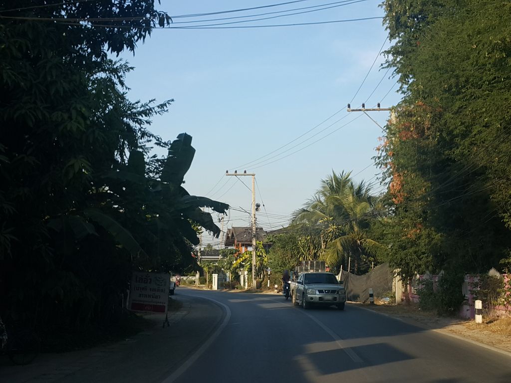 ภาพถนนตรงที่ ท่ารั้ว หมูกระทะ ตั้งอยู่ ถ่ายโดย jrcarlsen พ.ศ. 2559 (2016) · A street-level view of where ท่ารั้ว หมูกระทะ · Tha Rua Mukratha stands, by jrcarlsen in 2559 (2016)