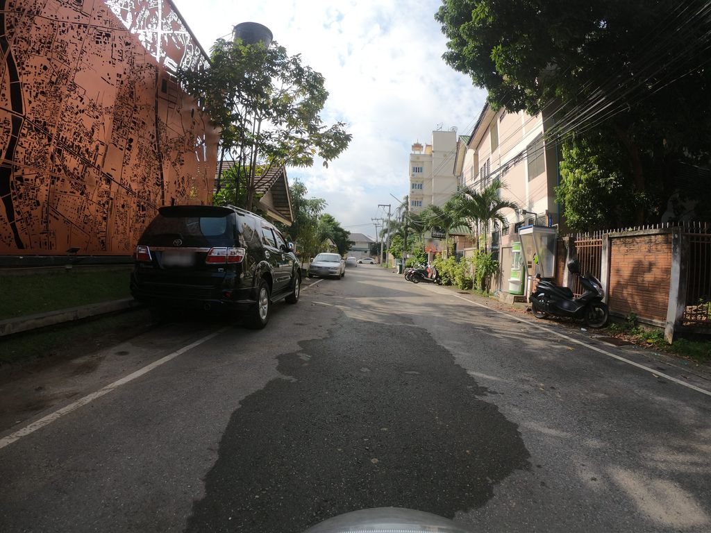 ภาพถนนตรงที่ Chiangmai Udee ตั้งอยู่ ถ่ายโดย chanuwath_grab พ.ศ. 2562 (2019) · A street-level view of where Chiangmai Udee stands, by chanuwath_grab in 2562 (2019)