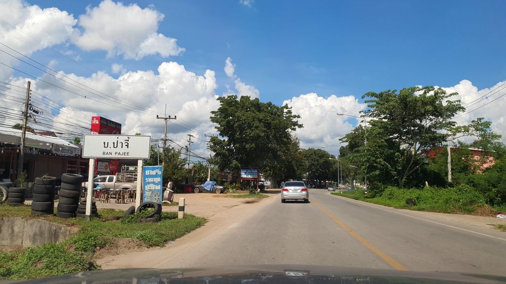 ภาพถนนตรงที่ ร้านข้าวมันไก่เบตง ตั้งอยู่ ถ่ายโดย jrcarlsen พ.ศ. 2564 (2021) · A street-level view of where ร้านข้าวมันไก่เบตง · Ran Khao Man Kai Betnga stands, by jrcarlsen in 2564 (2021)